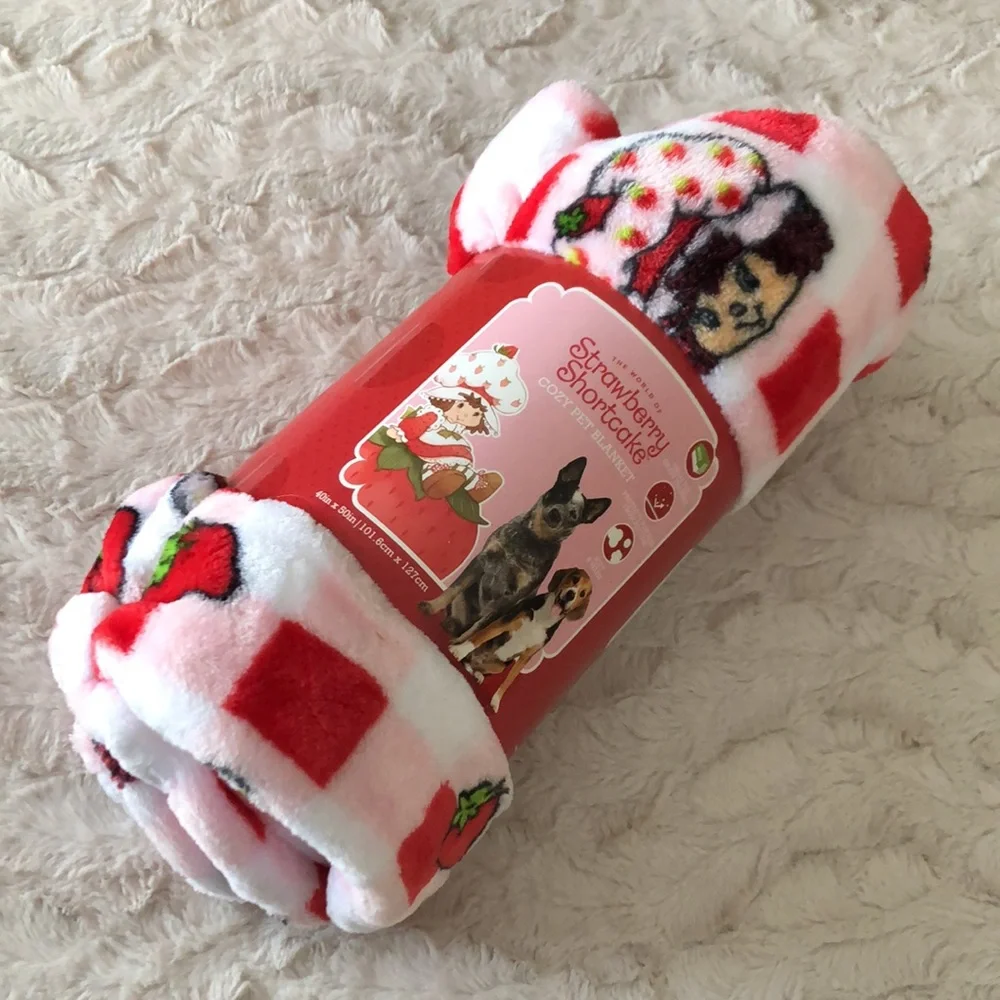 Strawberry Shortcake Cozy Pet Throw Blanket